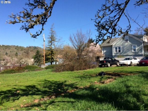 295 SE Fowler St, Roseburg, OR 97470